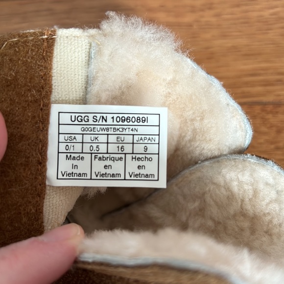 UGGS Keelan Suede Shearling Unisex Baby Booties Shoes Chestnut 0/1 NEW - Picture 5 of 5